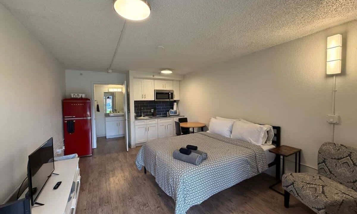 St. Johns Apartment | [05] ATX Studio: 1 Queen, Dog Park, Laundry Access