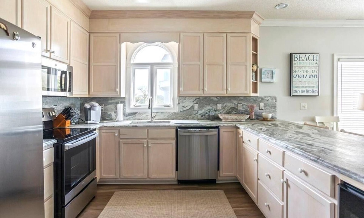Sunset Beach House | 074E La Casa Blanca East by Sunset Vacations