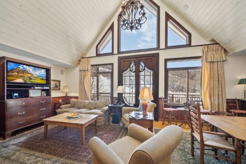 Beech Mountain House | 112 Skiway