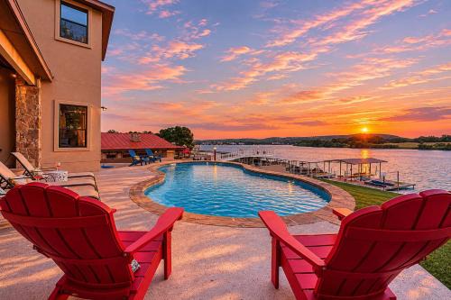 Kingsland House | 119 Christopher Concierge Services Available