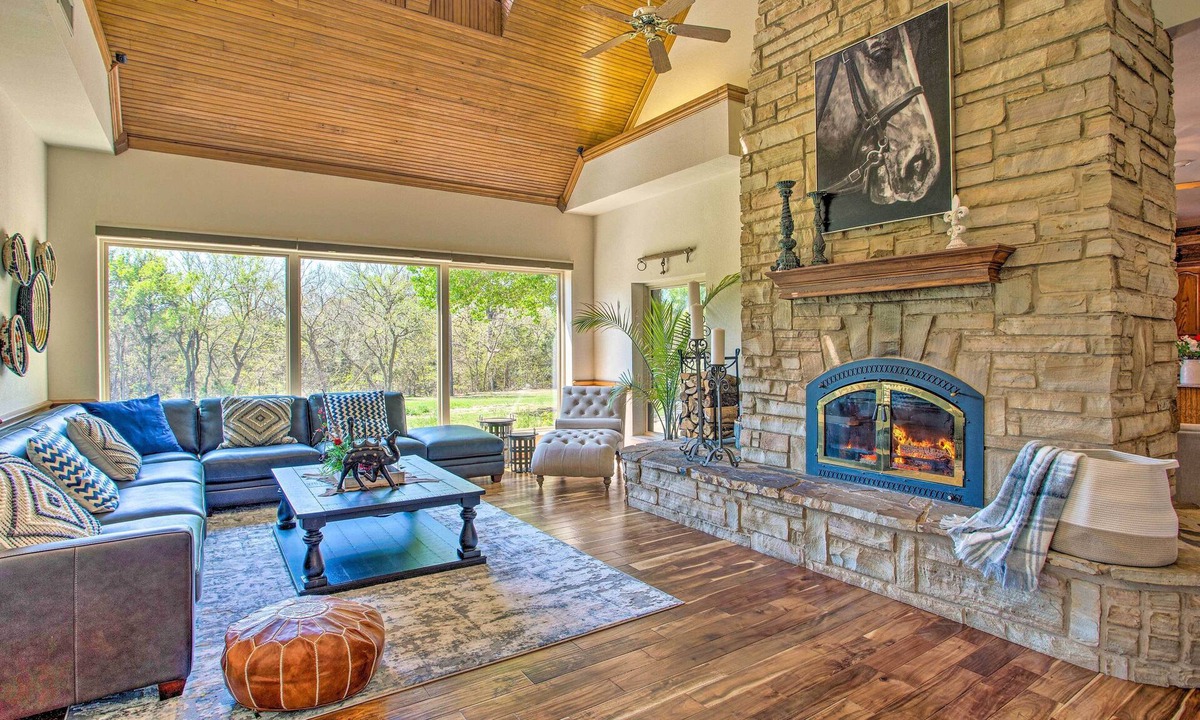 Pilot Point House | 16-Acre Pilot Point Ranch: Private Pond