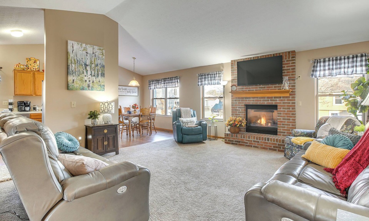 Pickerington House | 17 Mi to Columbus: Pickerington Home w/Fire Pit!