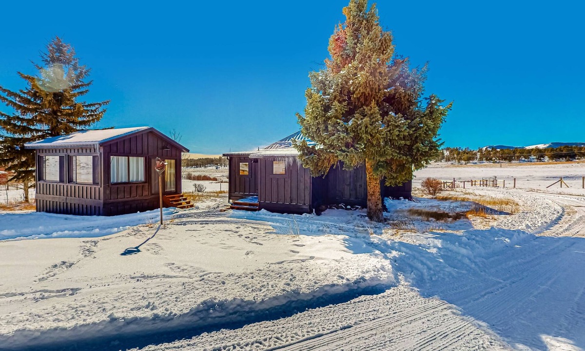 Park County House | 1800-acre ranch farmhouse with amazing views, animals, & entertainment