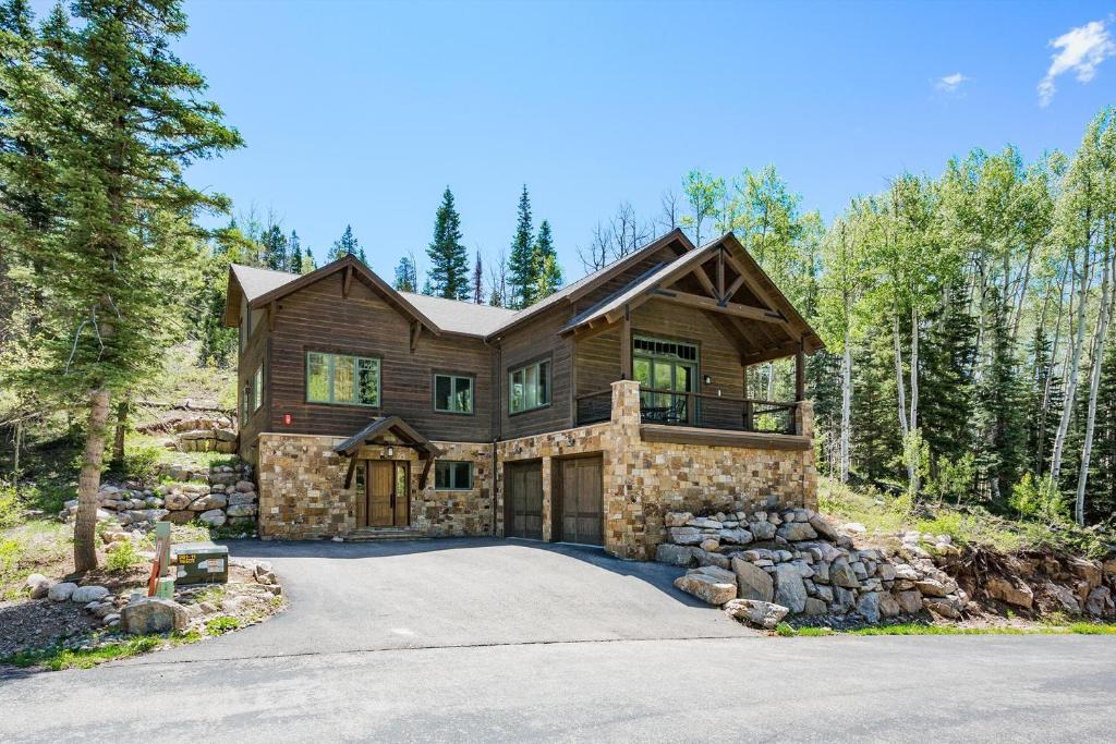 Purgatory House | 190 Engineer Drive