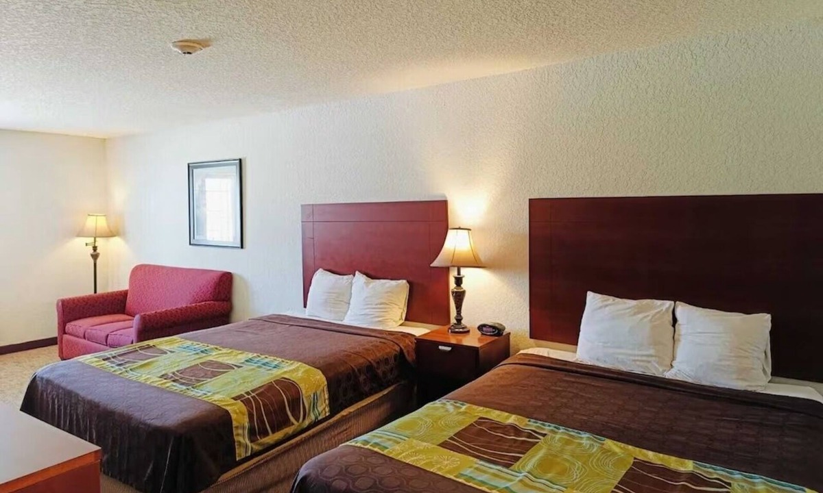 Pearsall Hotel | 2 Accommodations with Free Parking | Explore Frio Regional Parks | 2 Queen Beds