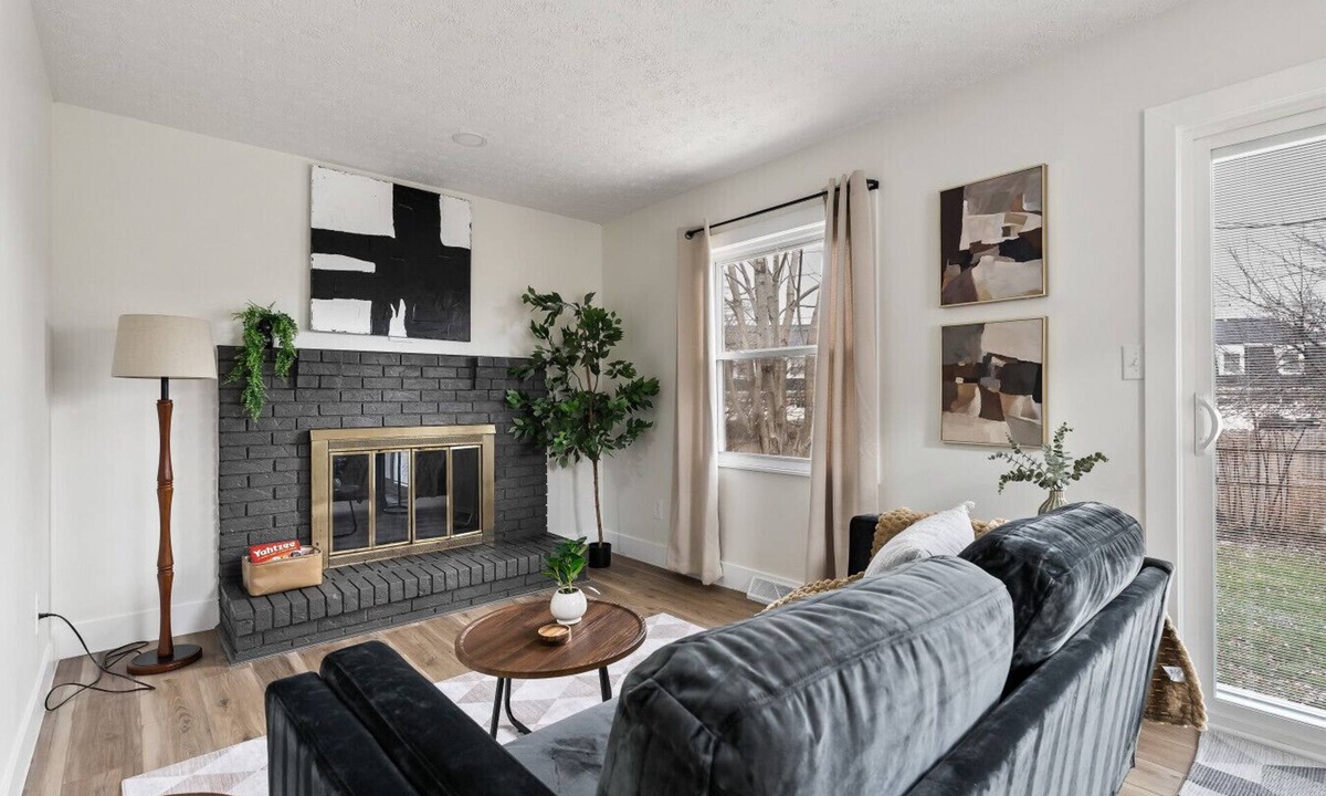 Knolls West House | 2 Bed 2 Bath Side of Duplex