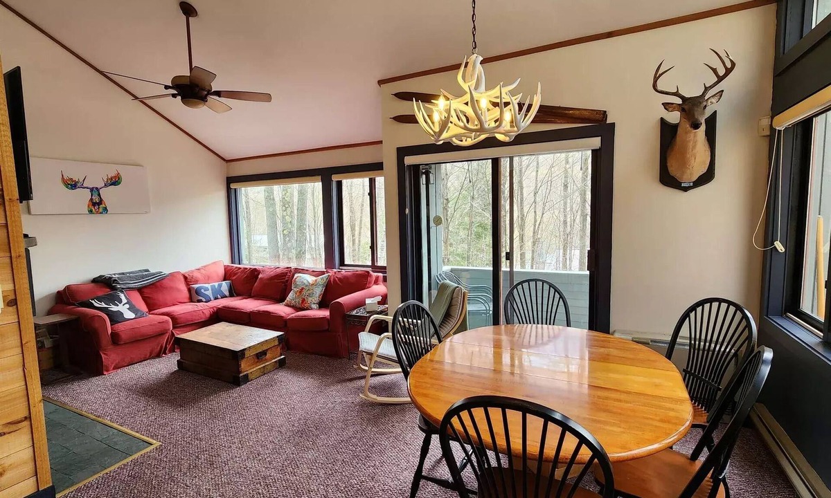 Lincoln House | 2 Bed/2Bath White Mtn treetop Townhome across from Loon w views, pool & shuttle