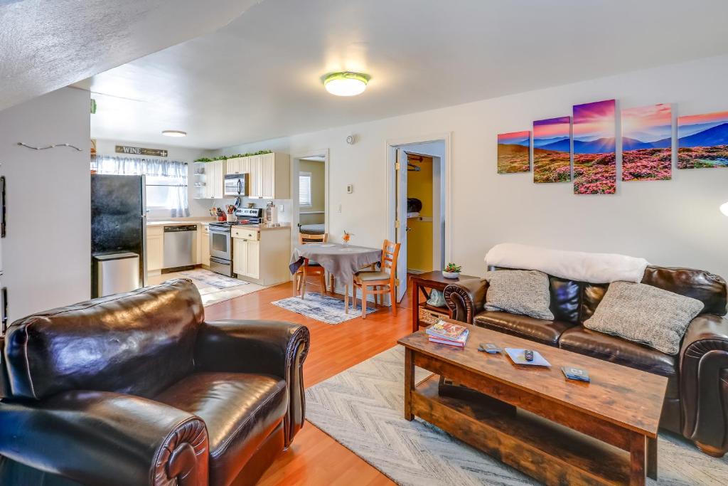 Fairbanks Apartment | 2 Mi to Dtwn: Cozy Getaway in Fairbanks!