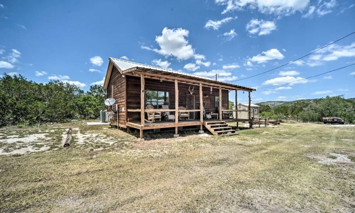 Sabinal Cabin | 2 Rustic Cabins On 31 Acre Ranch By Frio River! Pet Friendly, Sleeps 10+