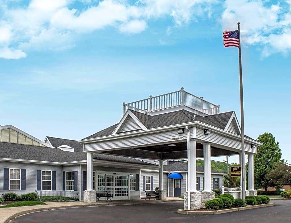 Bellville Hotel | 2-Star Hotel ∙ Comfort Inn Splash Harbor