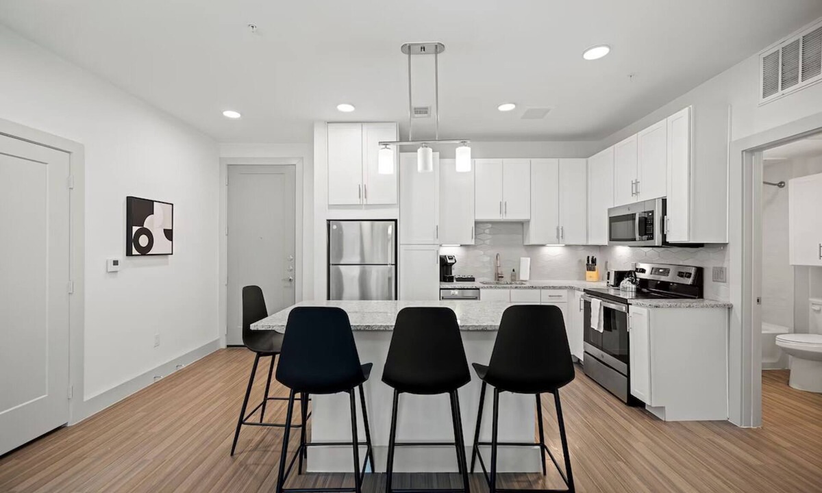 Waller Creek District Hotel | 2 Units | Relax in Comfort | Fully Equipped Unit Near Rainey St. & Nightlife