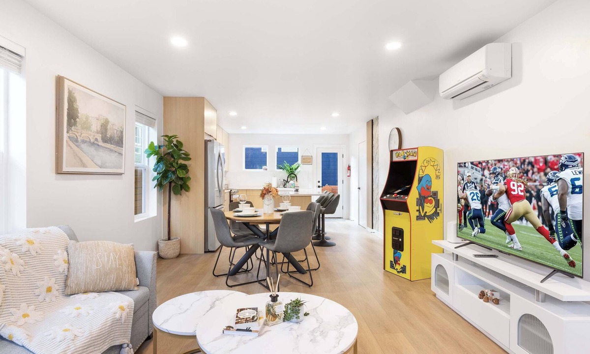 South Park House | 2025 Modern 2BR Home, Near Sea-Tac & Boeing