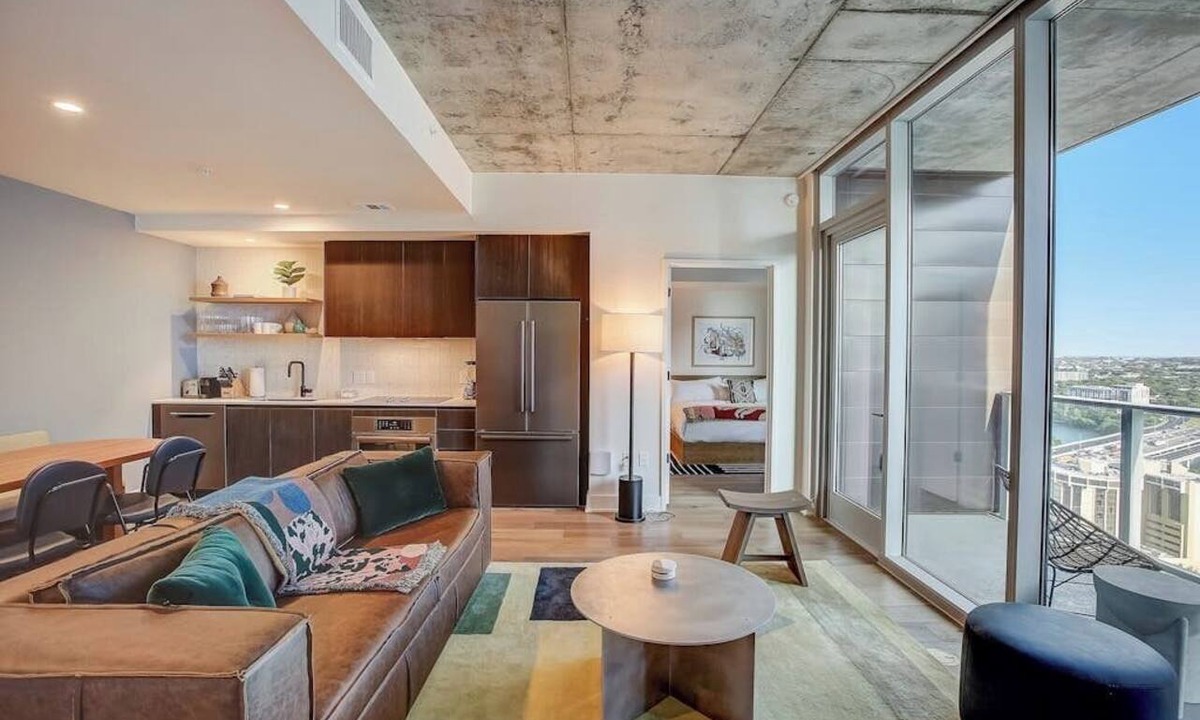 Rainey Street Historic District Condo | 28th-floor Rainey St Historial District lakeview condo