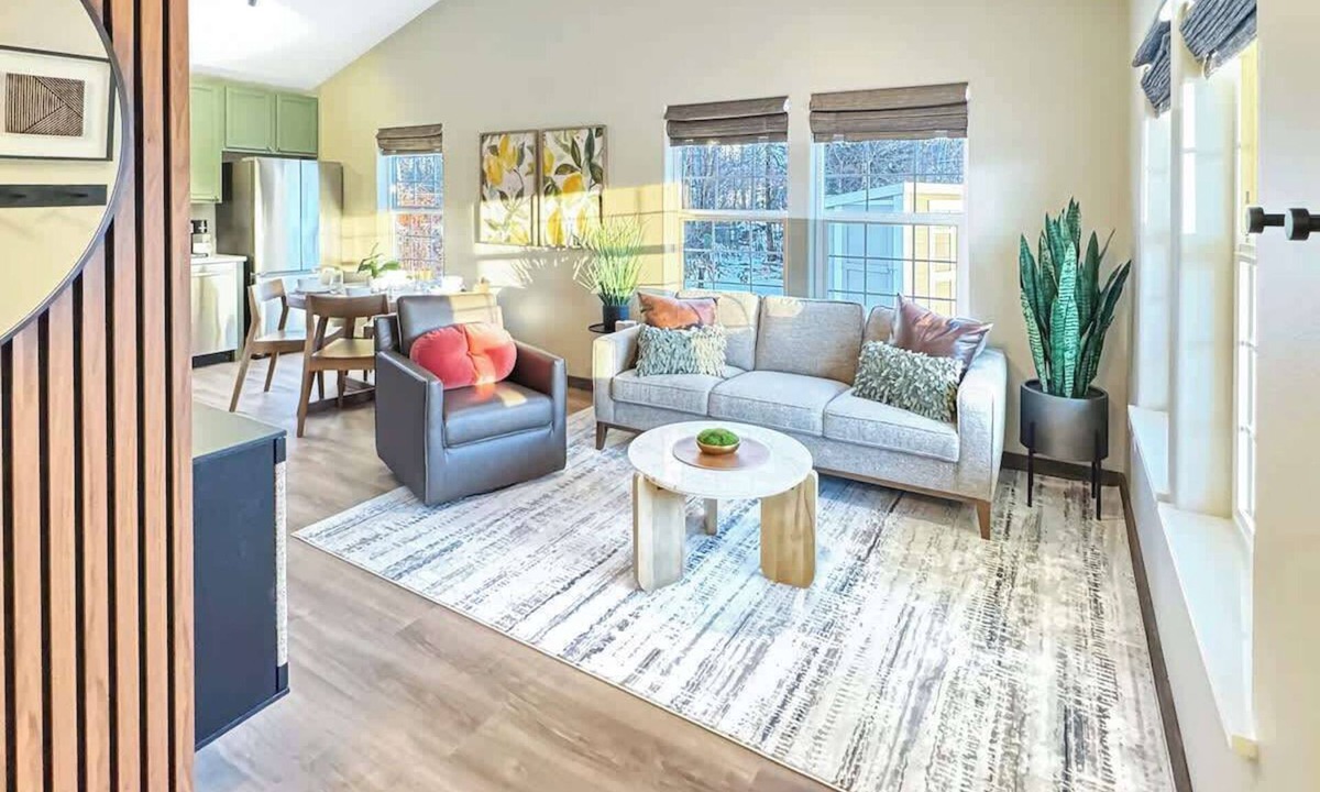 Palmer House | 2bd/2ba w/Laundry & Kitchen! Mt views & Quiet