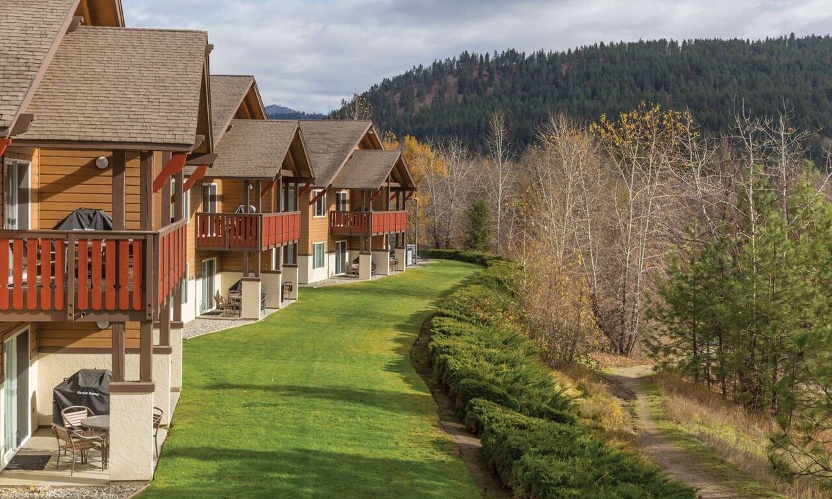 Downtown Leavenworth Apartment | 2x2BR Bavarian Retreat, Hot Tub, 1 Mi to Downtown