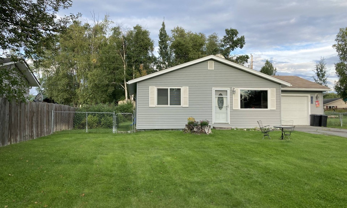 Soldotna House | 3 bedroom close to river and beach.