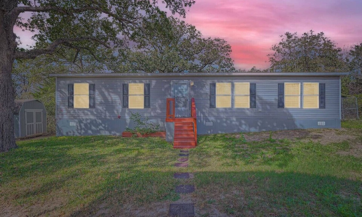 Cedar Creek House | 3 BR Hill House at Cedar Hills Ranch