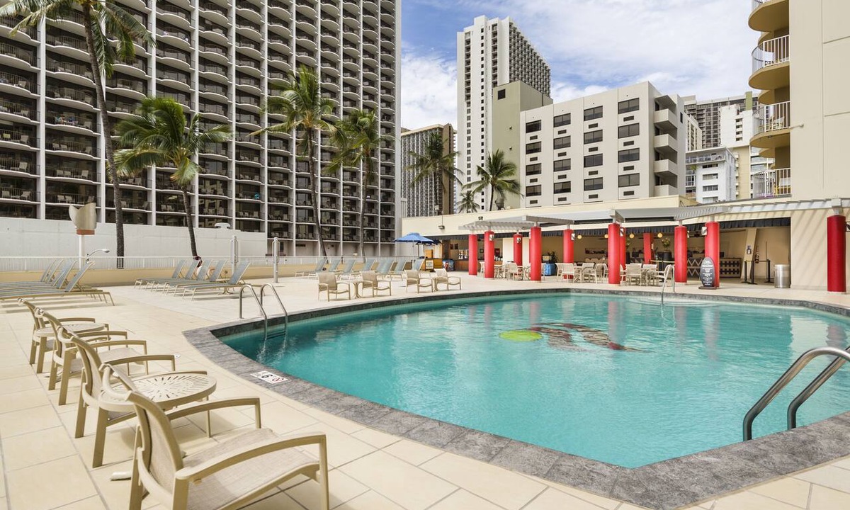 Waikiki Hotel | 3 Convenient Units, The Twin Fin Hotel, Ocean Front Two Doubles with Lanai