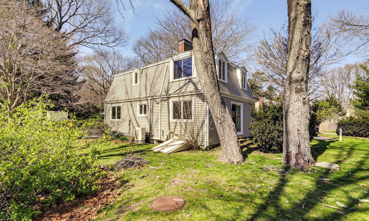 Marshfield Hills House | 3 Mi to Cape Cod Bay: Marshfield Home w/Balcony!
