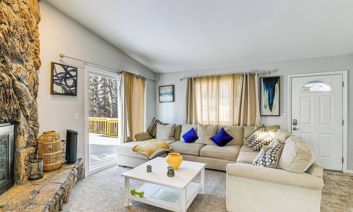 Spenard Apartment | 3 Mi to Dtwn: Apt w/Shared Sauna in Anchorage