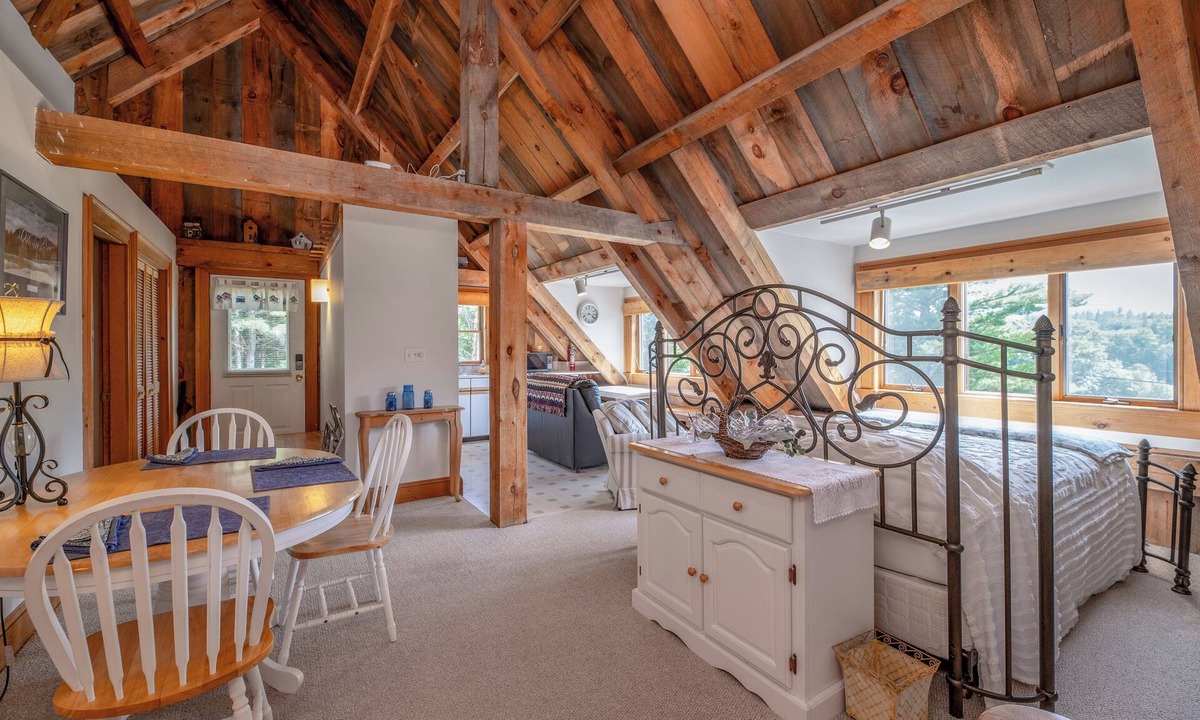 Sunday River Area Apartment | 3 Minutes To Ski Lifts With Fantastic Views!