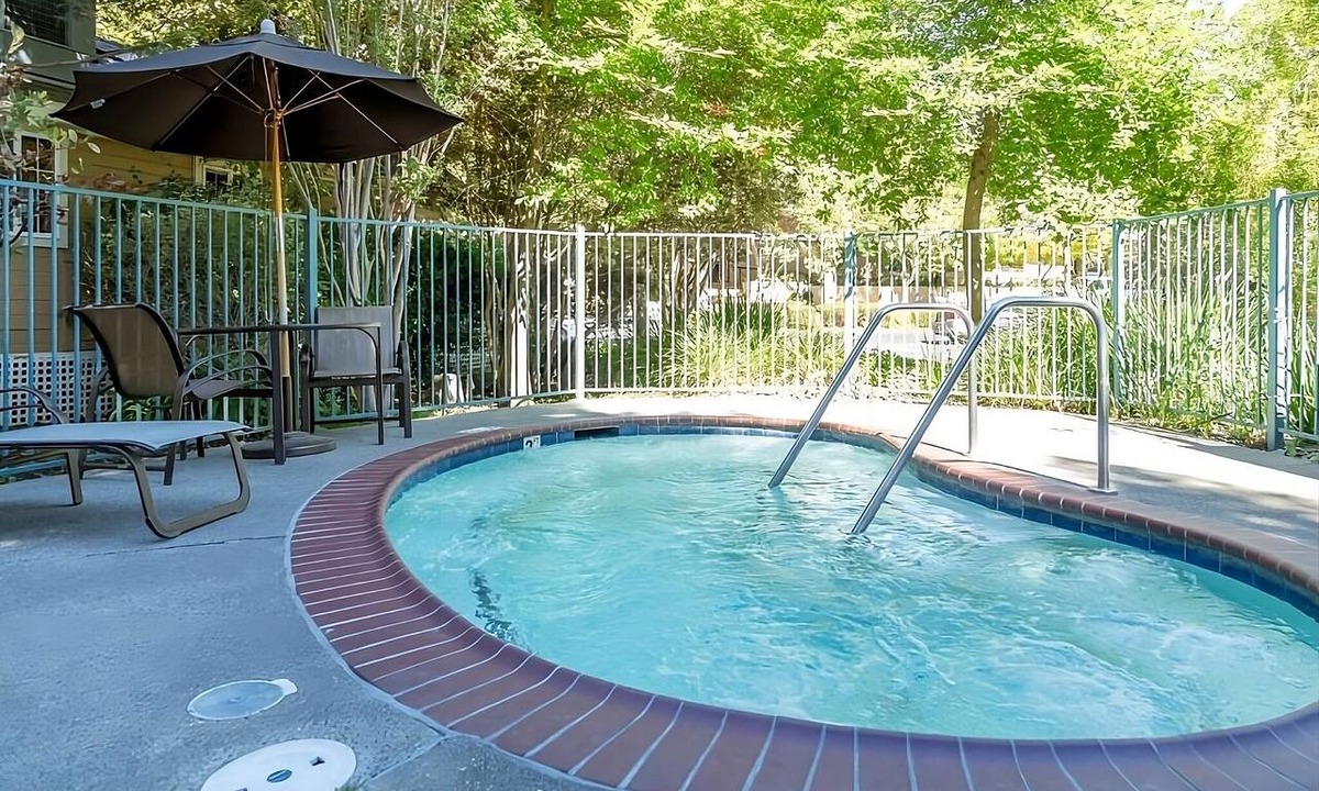 Napa Hotel | 3 Units Studios | Kitchen, Pool & Free Parking | Near Downtown Napa