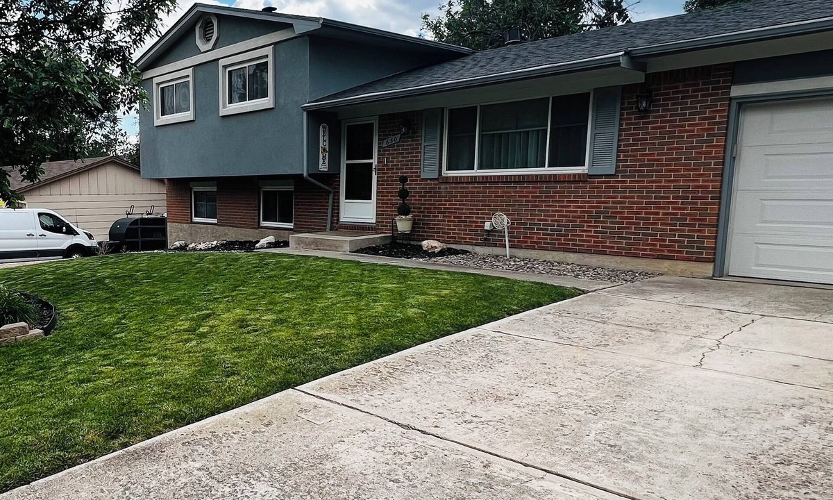 Rustic Hills House | 30+ Day Stays, 4BR Home, Pet-Friendly