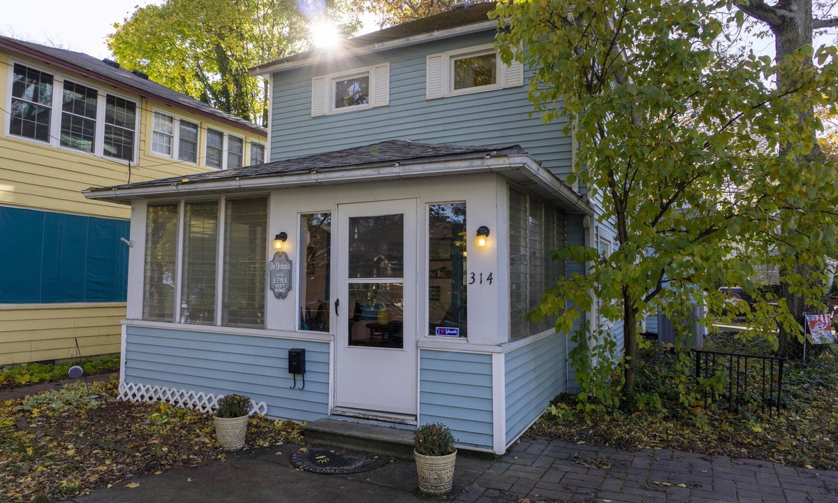 Lakeside Cottage | 314 E. 3rd in Lakeside