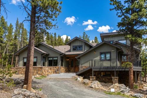 Black Hawk House | 34 Acre Escape Games Hiking Pool Table Bicycles