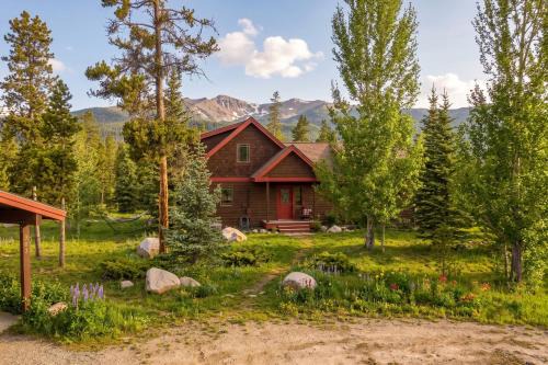 Fraser House | 383 County Road 508 by Stay Winter Park