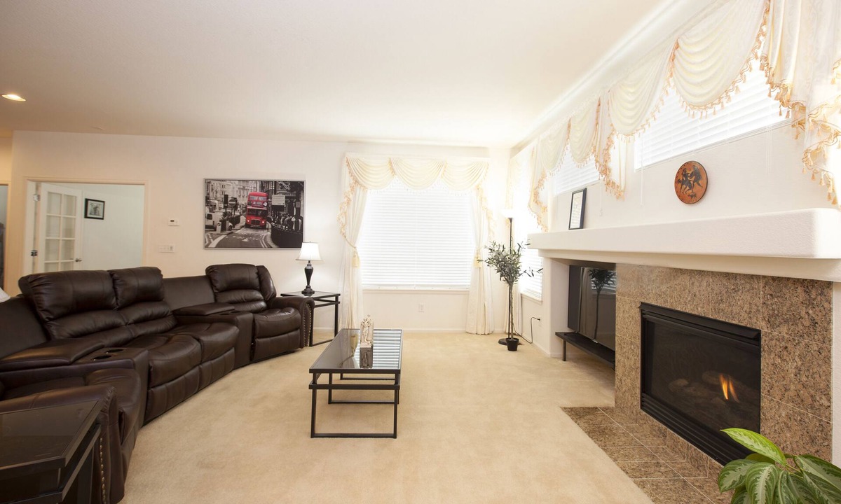Littleton House | 3900 sq ft. Beautiful home Next C-470 , Manor house and Red Rocks Amphitheater