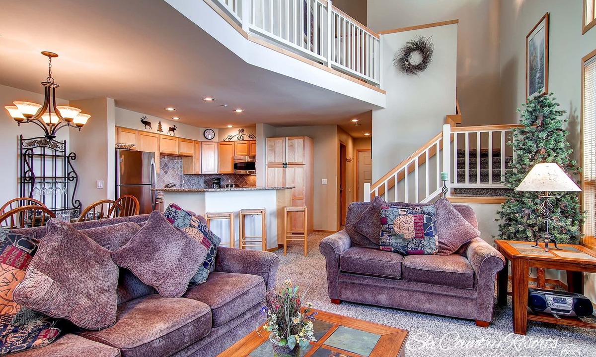 Four O'Clock House | 3BR+Loft Mountain Townhome Near the Slopes. PRIVATE HOT TUB, Views! CR500