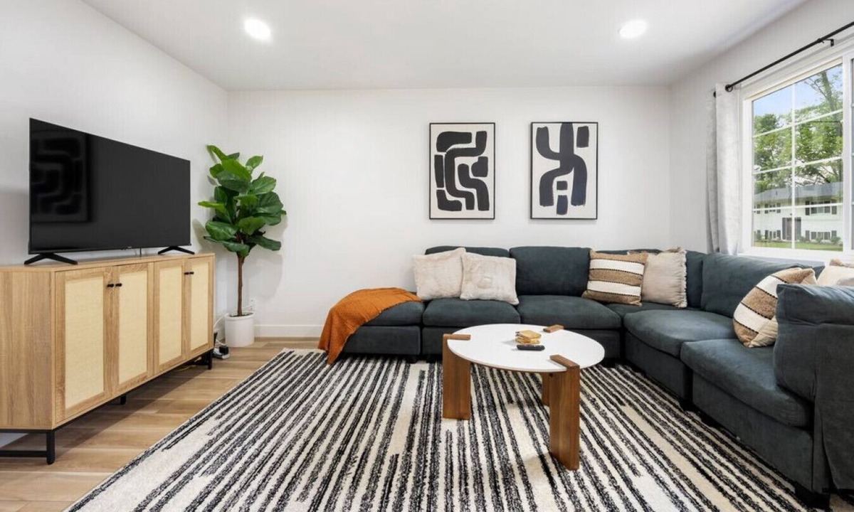 Gahanna House | 3BR SFH made for easy comfy stays