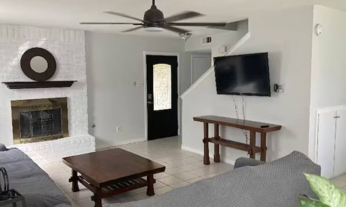 Franklin Park House | 4 BR-Close to Downtown and All attractions with lots of space.