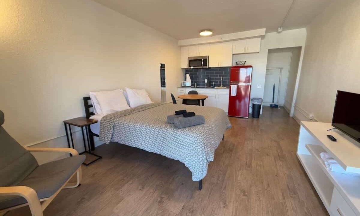 St. Johns Apartment | [42] ATX Studio: 1 Queen, Access to Gym & Laundry