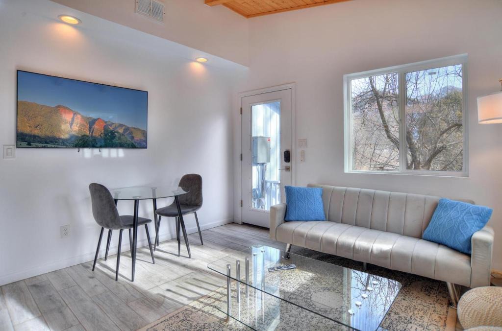 Durango House | 4459 County Rd 203 - 2 Bedroom Cabin