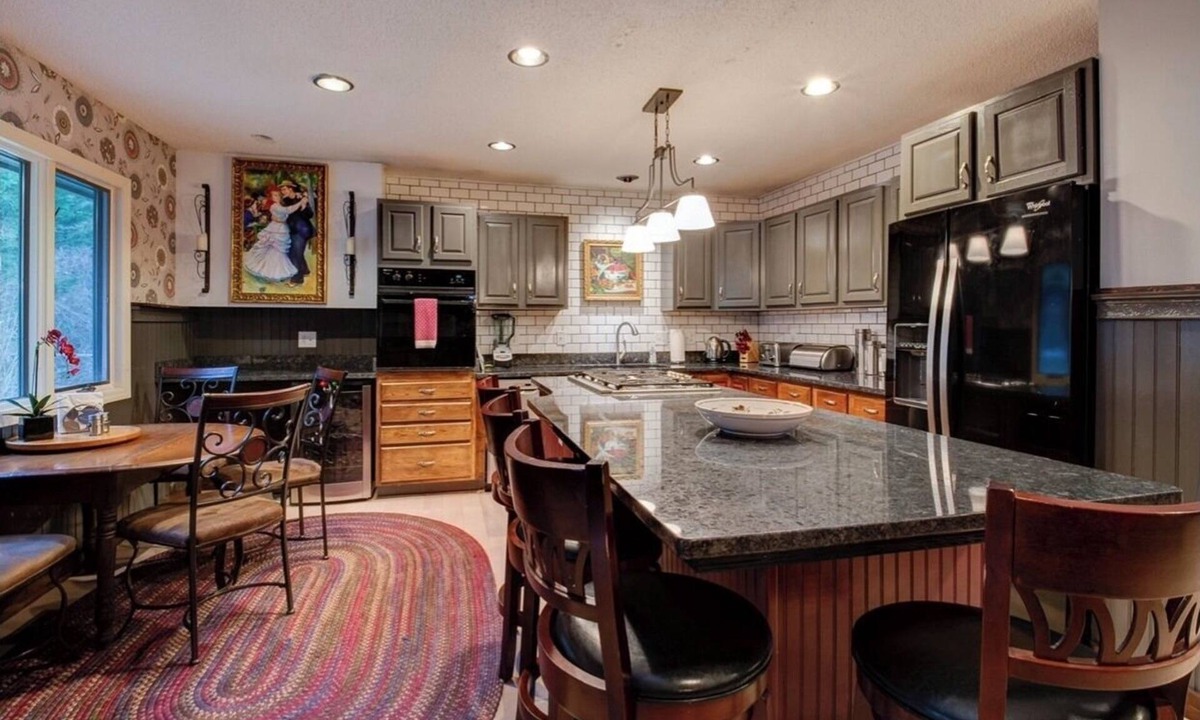 Asheville House | 5-Star Home EVADES the Storm! Now take 15% off Sun thru Thur through December 15