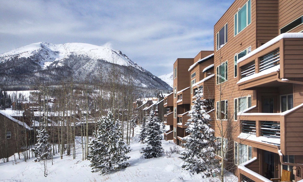 Wildernest Condo | 522 Watch Hill