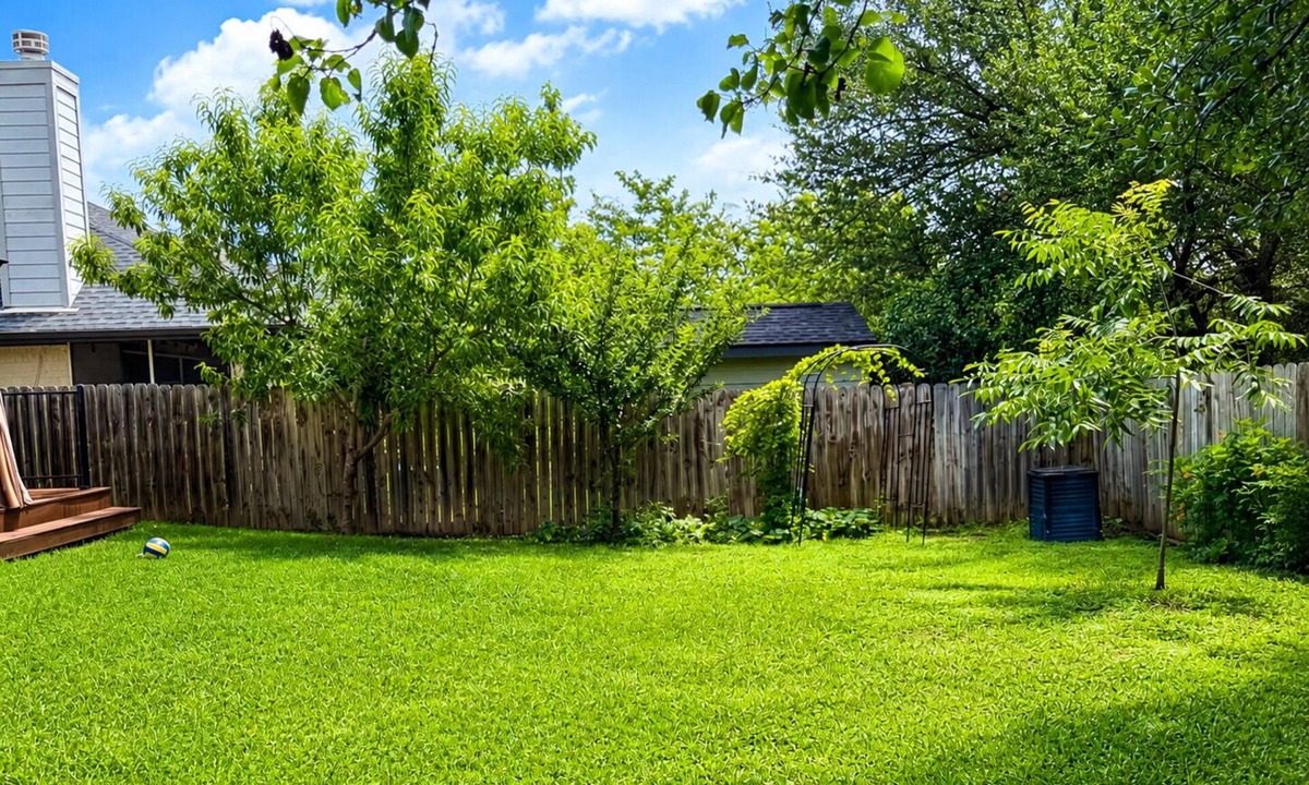 Leander House | 5BR Detached Casita with Massive Deck Sleeps 10 in Leander