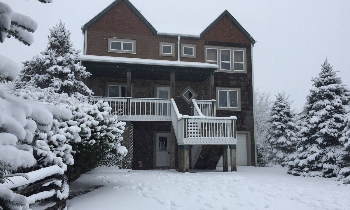 Banner Elk Ski Chalet | 6 Bdrm 5 Bath Sleeps 14 Ski in and Ski out Slopeside!