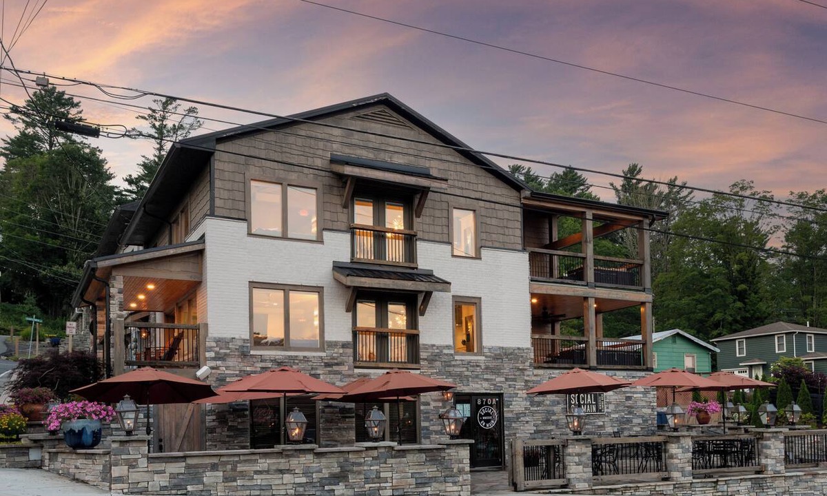Blowing Rock House | 6 BR Luxury Home on Main Street in Downtown Blowing Rock + Hot Tub!