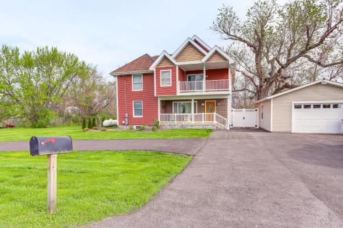 Sandusky House | 7 Mi to Cedar Point: Retreat w/Hot Tub & Gazebo