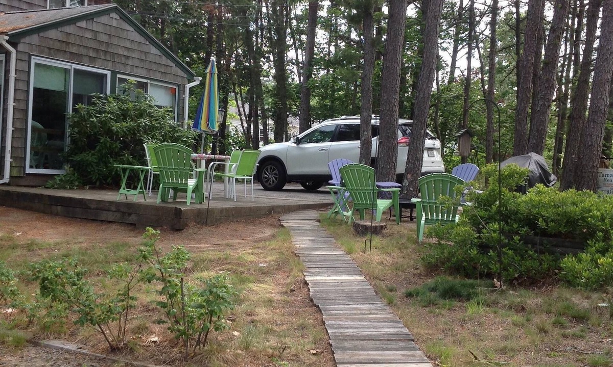 Southern Coast Cottage | 8 day 7 night Rental with short semi private walkway to beach