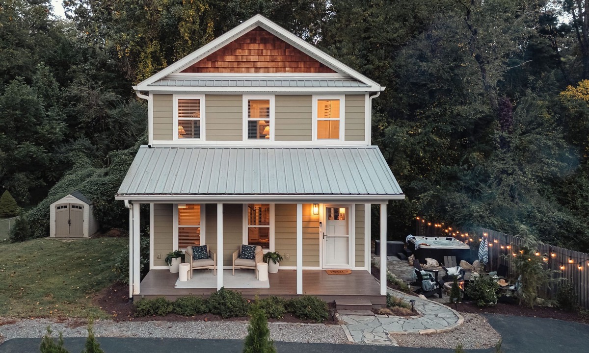 Oakley House | A designer forest retreat near Asheville—hot tub under the trees, fire pit nights, artisan coffee bar mornings, and luxe comfort in the Land of the Sky.