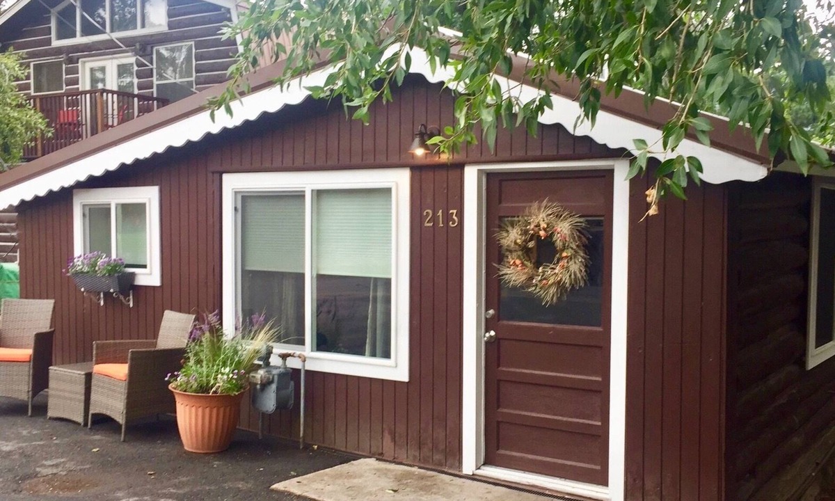 Buena Vista Cabin | A Pleasant Cabin in the Heart of BV! STR21-013