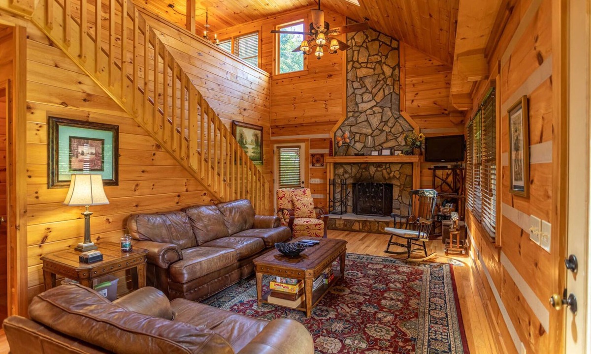 Boone Cabin | A Positive Outlook -10 mins to ASU, Hot Tub - Pool Table - Corner Jacuzzi