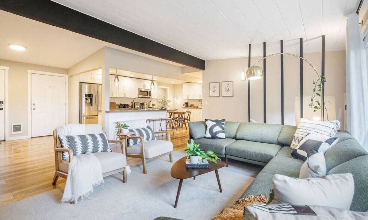 Hillwood Apartment | ADA · Family · King Beds · BBQ · Fire Pit