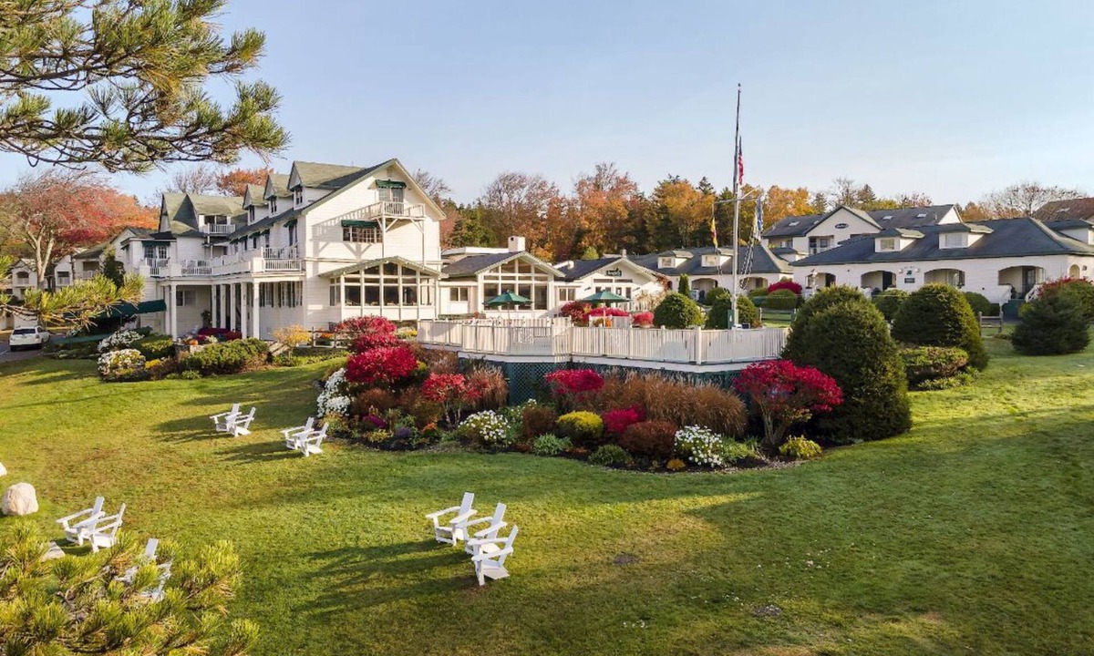 Boothbay Harbor Cabin | ADA Lodge | 2 Queens + Partial Ocean View