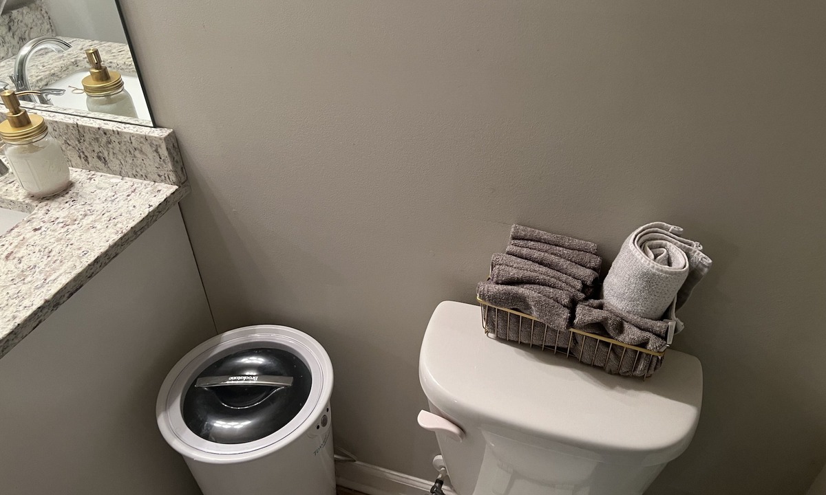 Lilburn Apartment | Adorable private studio in quiet neighborhood