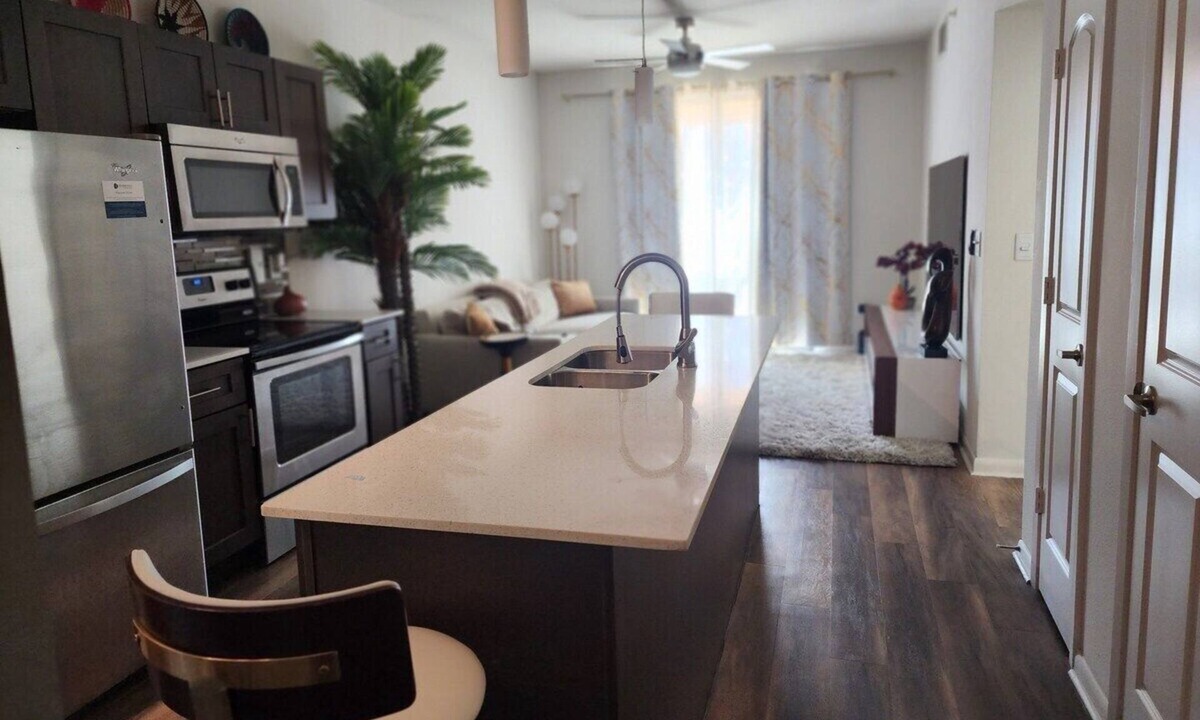 North Burnet Apartment | African Art Inspired with Pool View (in Domain)